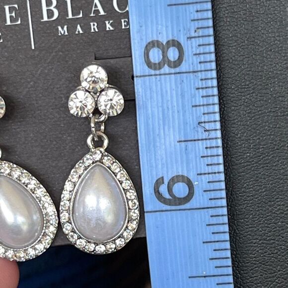 White House Black Market Jewelry - Silver Pearl Crystal EarringsWhite House / Black Market